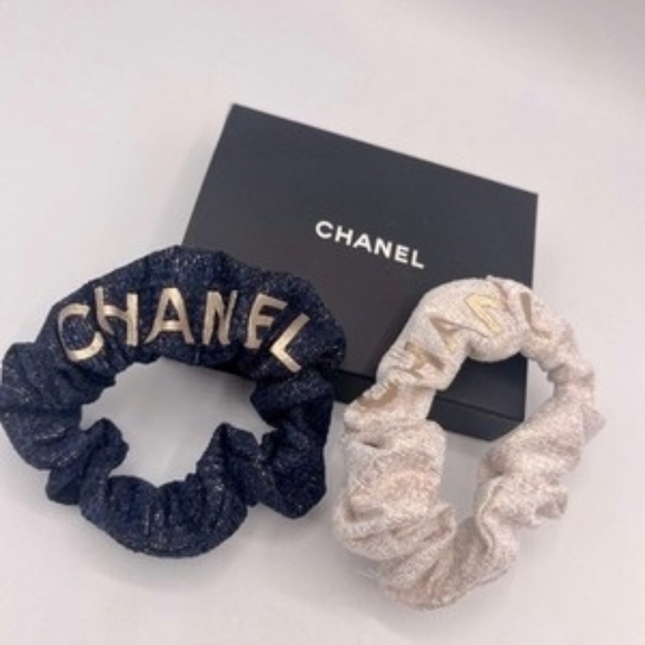 Authentic CHANEL CC Logo  Scrunchie Set Navy & Ivory Hair Accessories COA - Picture 3 of 3